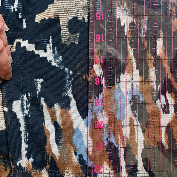 Lined-Sheer Print Top - Picture 6 of 7